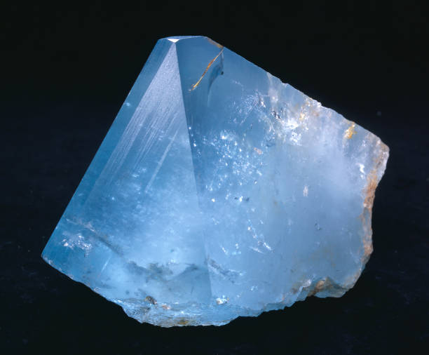 Blue Topaz Crystal: Serenity and Communication | Healing Properties 💙✨