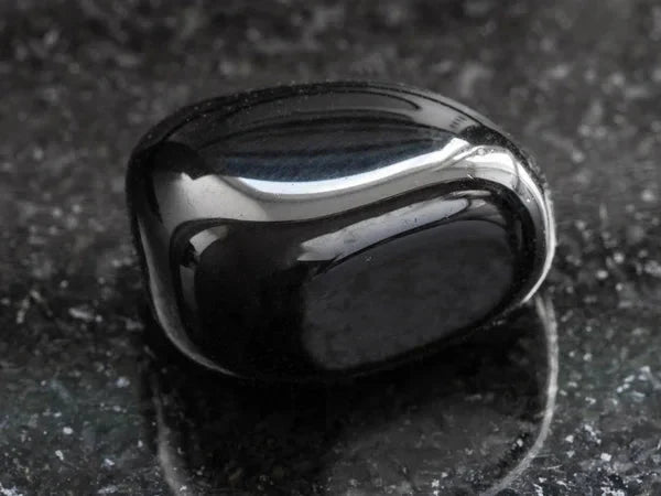 Black Onyx: Grounding Strength and Protection | Healing Properties and Origins ⚫💪