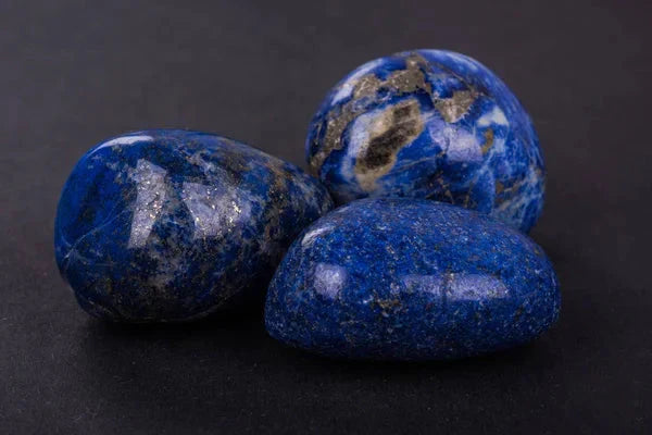 Lapis Lazuli Crystal: Cosmic Wisdom for Inner Truth and Enlightenment | Healing Properties 🔷🌌