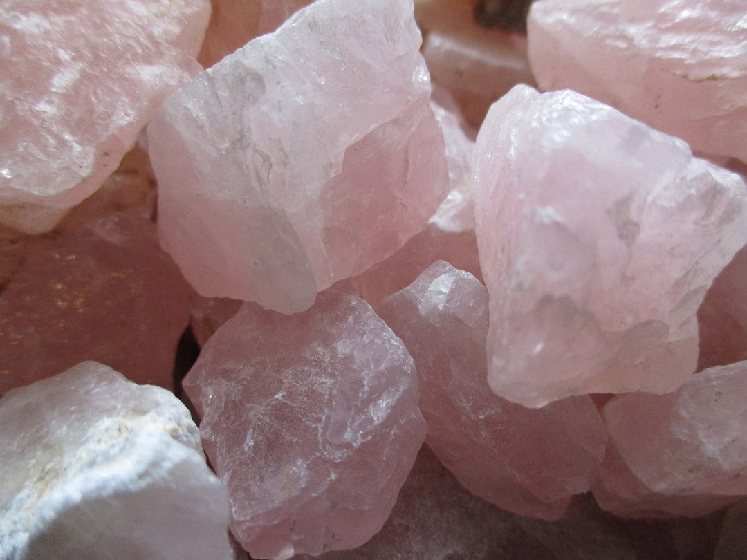 Rose Quartz: Embrace Love and Harmony | Healing Properties, Benefits, Uses 🌹💖
