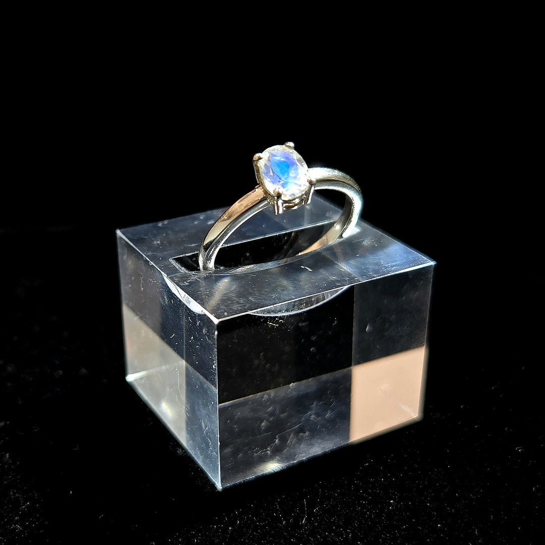 925 Moonstone Silver Ring-Prong Faceted