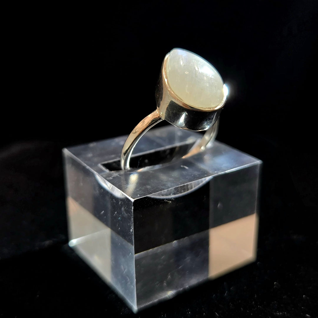 Moonstone Smooth 925 Silver Ring Medium | The Harmony Store Ring